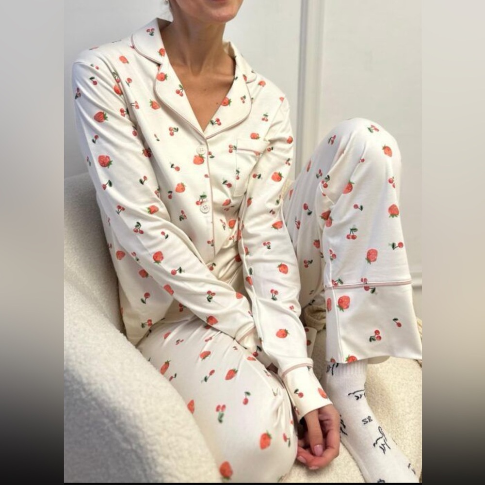 Simone women Strawberry Print Pajamas - Picture 2 of 2